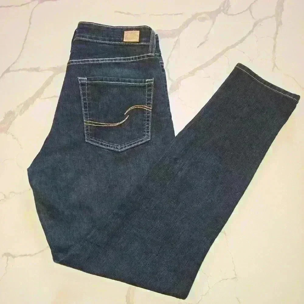 Signature Levi Strauss Totally Shaping Skinny Jeans Dark Demin Size 8 Regular